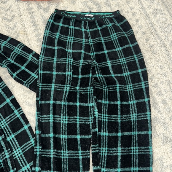 2-pack Boys Calvin Klein fuzzy robe & PJ pant sets. Used but great condition! - Picture 4 of 7